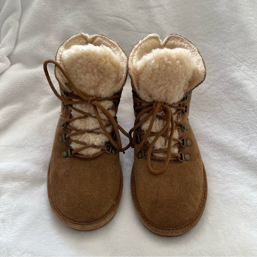 Women’s Bearpaw Kerri Suede Leather Shearling Boots EUC Size 9 Wide